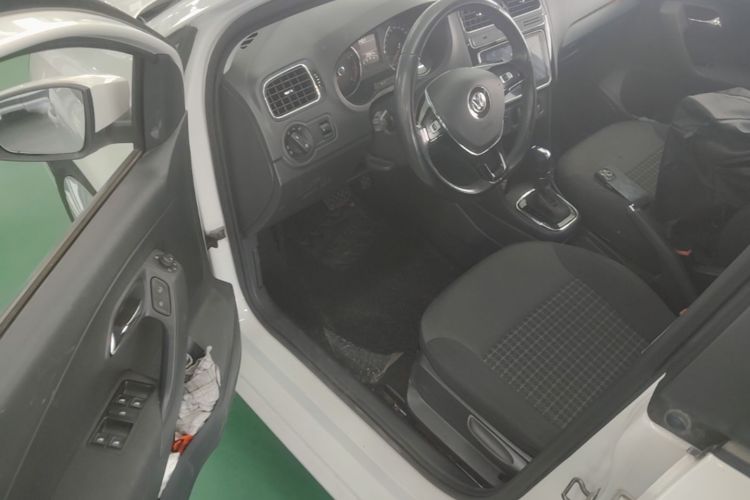 Volkswagen Polo 2019 car image #16