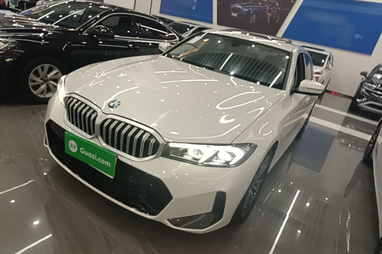 BMW 3 Series 2023 #2 BMW 3 Series 2023 صورة سيارة #2
