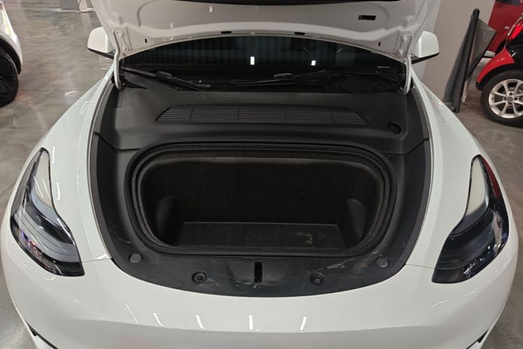 Tesla Model Y 2024 #20 Tesla Model Y 2024 car image #20