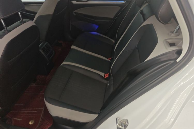 Volkswagen Golf 2021 car image #13