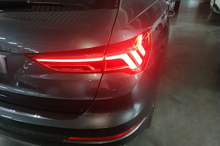 Audi Q3 2019 #8 Audi Q3 2019 car image #8