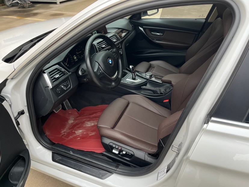 BMW 3 Series 2018 immagine di auto #5