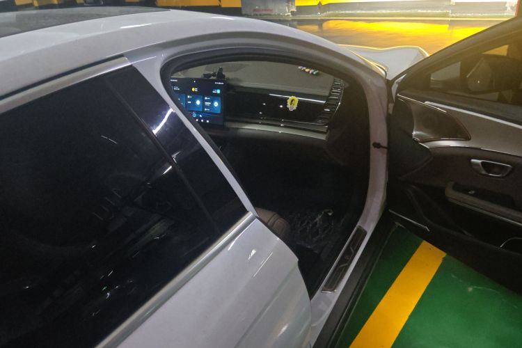 BYD Han 2023 car image #25