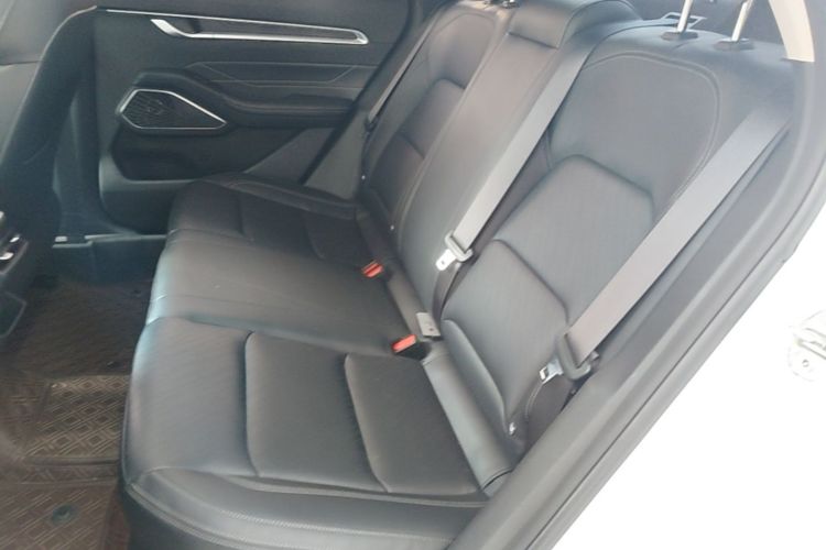 GEELY Emgrand 2022 car image #17