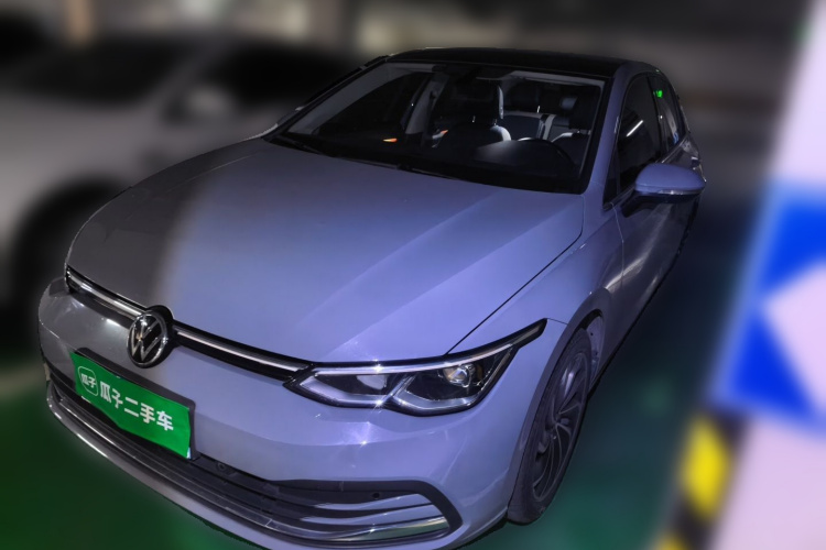 Volkswagen Golf 2024 car image #2