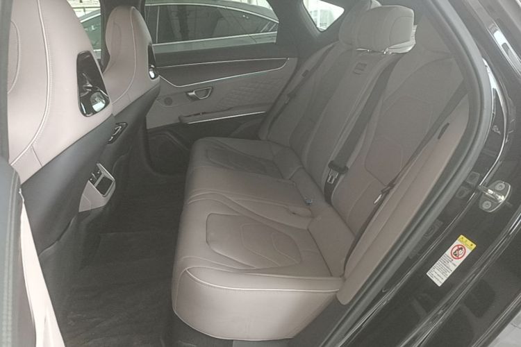 BYD Han 2024 car image #17