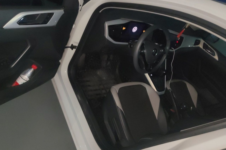 Volkswagen Polo 2024 car image #13