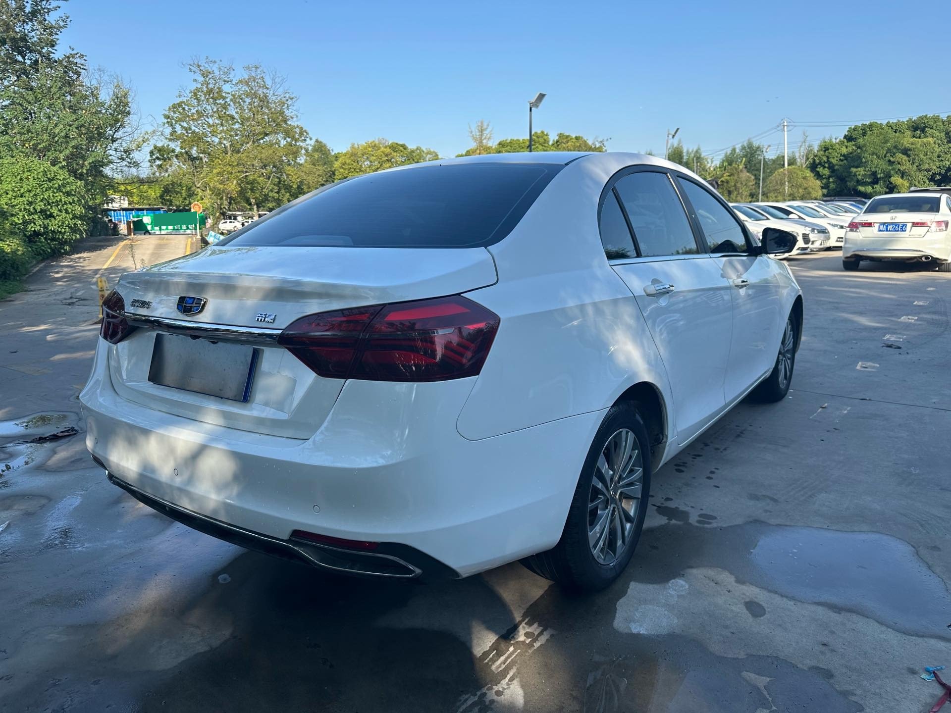 GEELY Emgrand 2018 car image #9