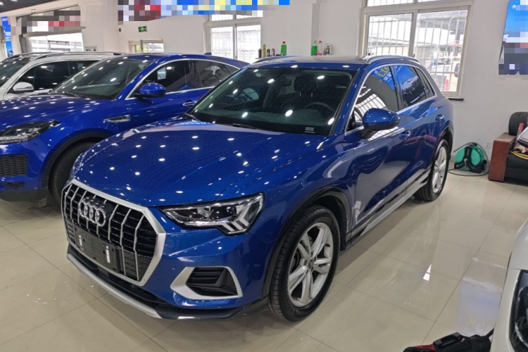 Audi Q3 2019 car image #2