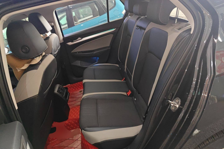 Volkswagen Golf 2021 car image #21
