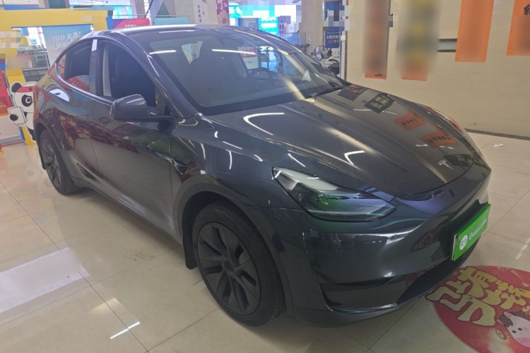 Tesla Model Y 2024 #4 Tesla Model Y 2024 car image #4