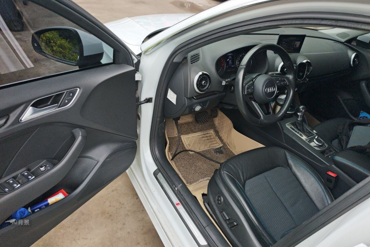 Audi A3 2018 immagine di auto #18