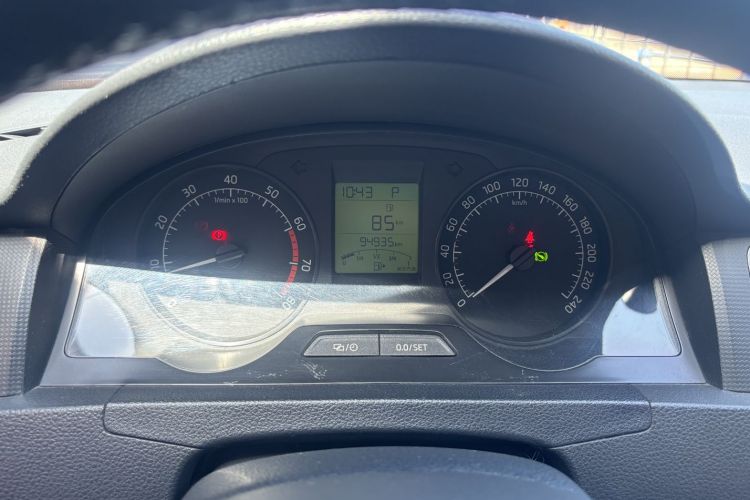 Skoda Rapid 2017 image de voiture #12
