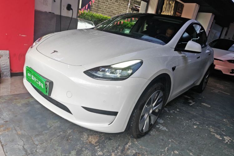 Tesla Model Y 2023 #2 Tesla Model Y 2023 car image #2