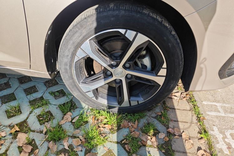 GEELY Emgrand L 2023 car image #9