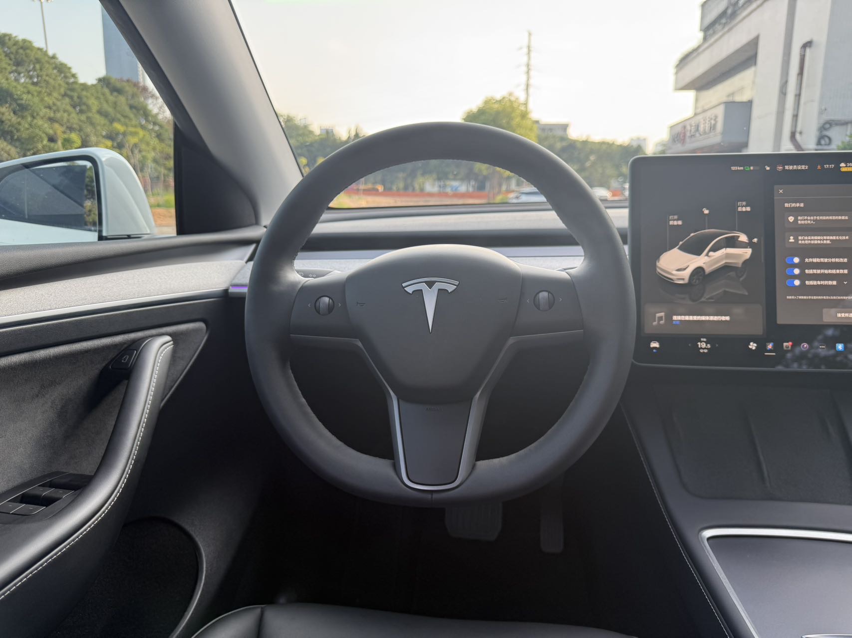 Tesla Model Y 2024 #8 Tesla Model Y 2024 car image #8