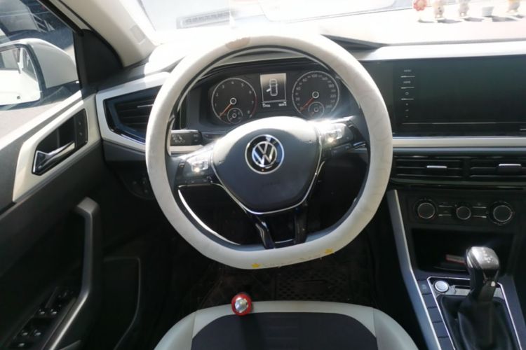 Volkswagen Polo 2022 car image #11