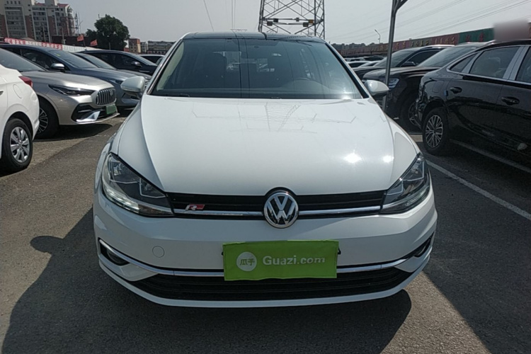 Volkswagen Golf 2020 car image #3
