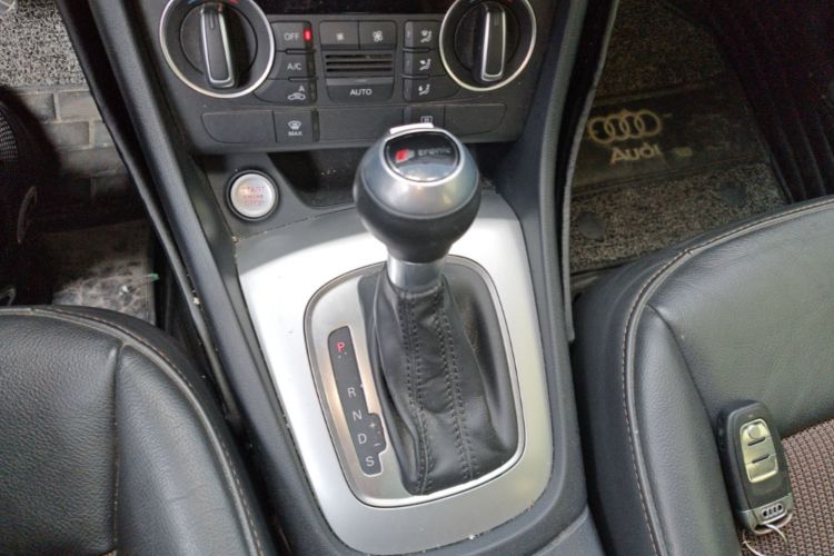 Audi Q3 2019 car image #14