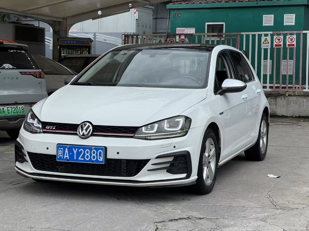 Volkswagen Golf 2015 Volkswagen Golf 2015 car image