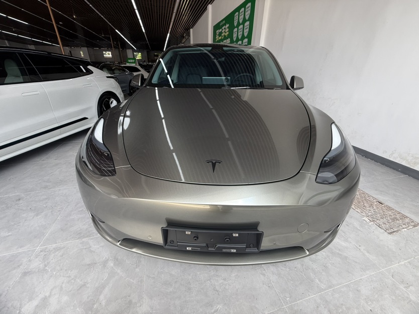 Tesla Model Y 2022 car image #2