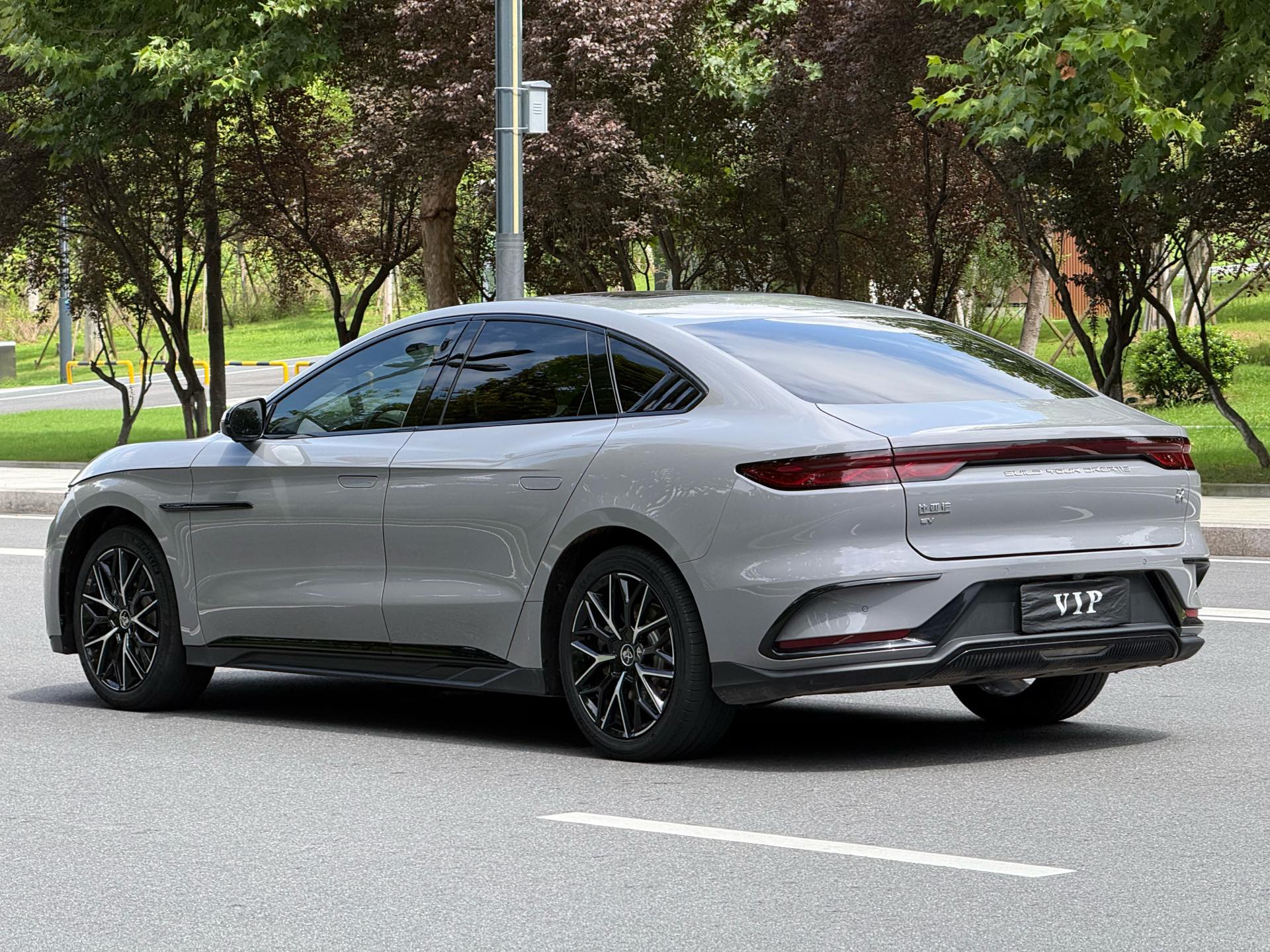 BYD Han 2025 car image #7