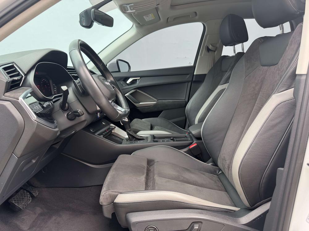 Audi Q3 2021 car image #21