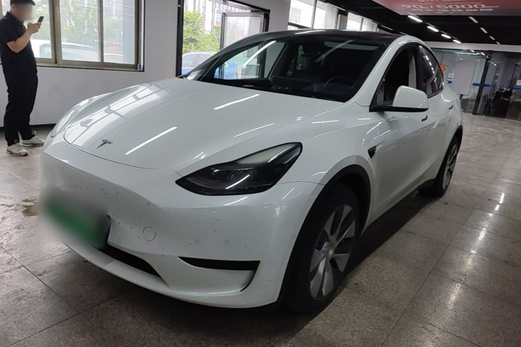 Tesla Model Y 2022 #2 Tesla Model Y 2022 car image #2