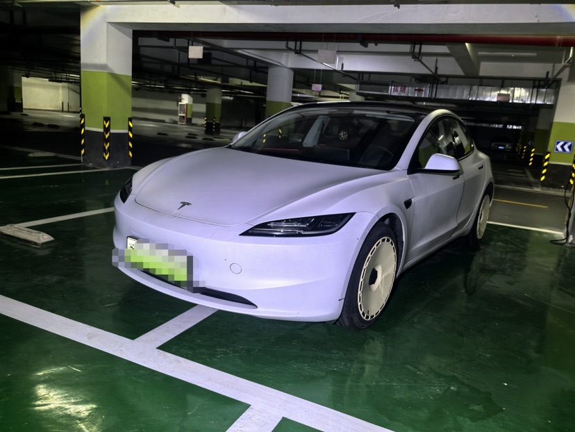 Tesla Model 3 2024 immagine di auto 
