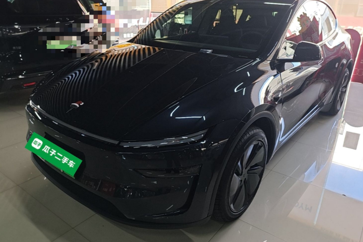 Tesla Model Y 2025 #2 Tesla Model Y 2025 car image #2