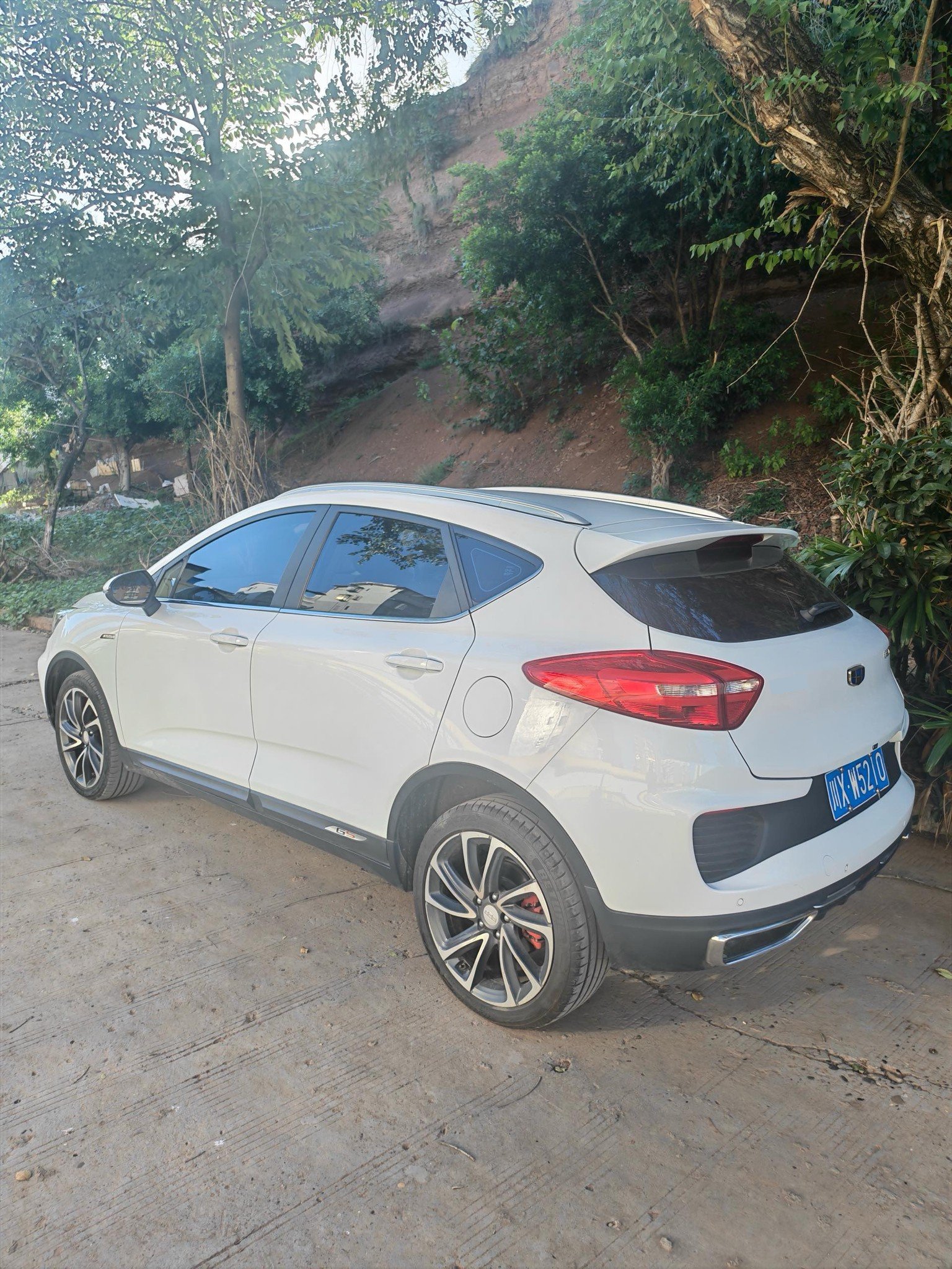 GEELY Emgrand GS 2018 car image #7