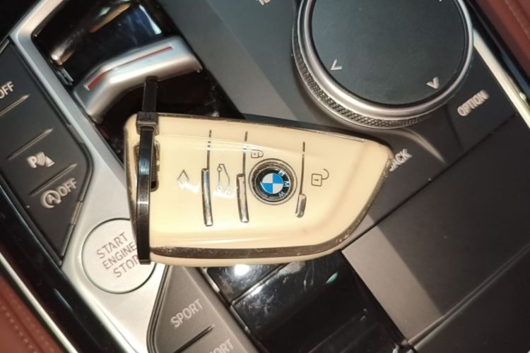 BMW 3 Series 2024 صورة سيارة #14