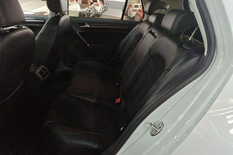 Volkswagen Golf 2018 car image #17