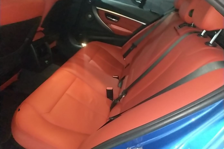 BMW 3 Series 2019 car image #17