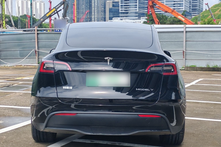 Tesla Model Y 2023 #4 Tesla Model Y 2023 car image #4