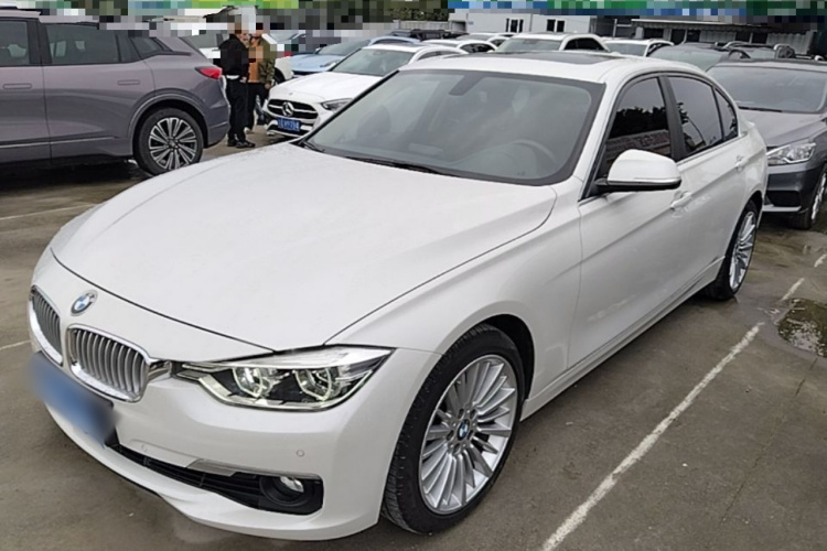 BMW 3 Series 2018 صورة سيارة #2