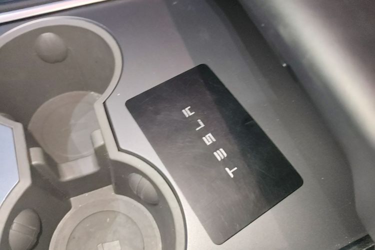 Tesla Model 3 2023 car image #9