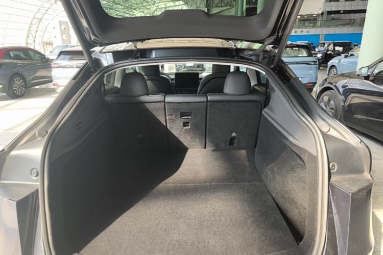 Tesla Model Y 2025 car image #19