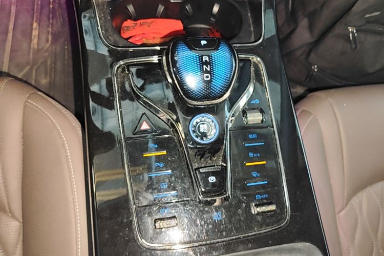 BYD Han 2025 car image #18