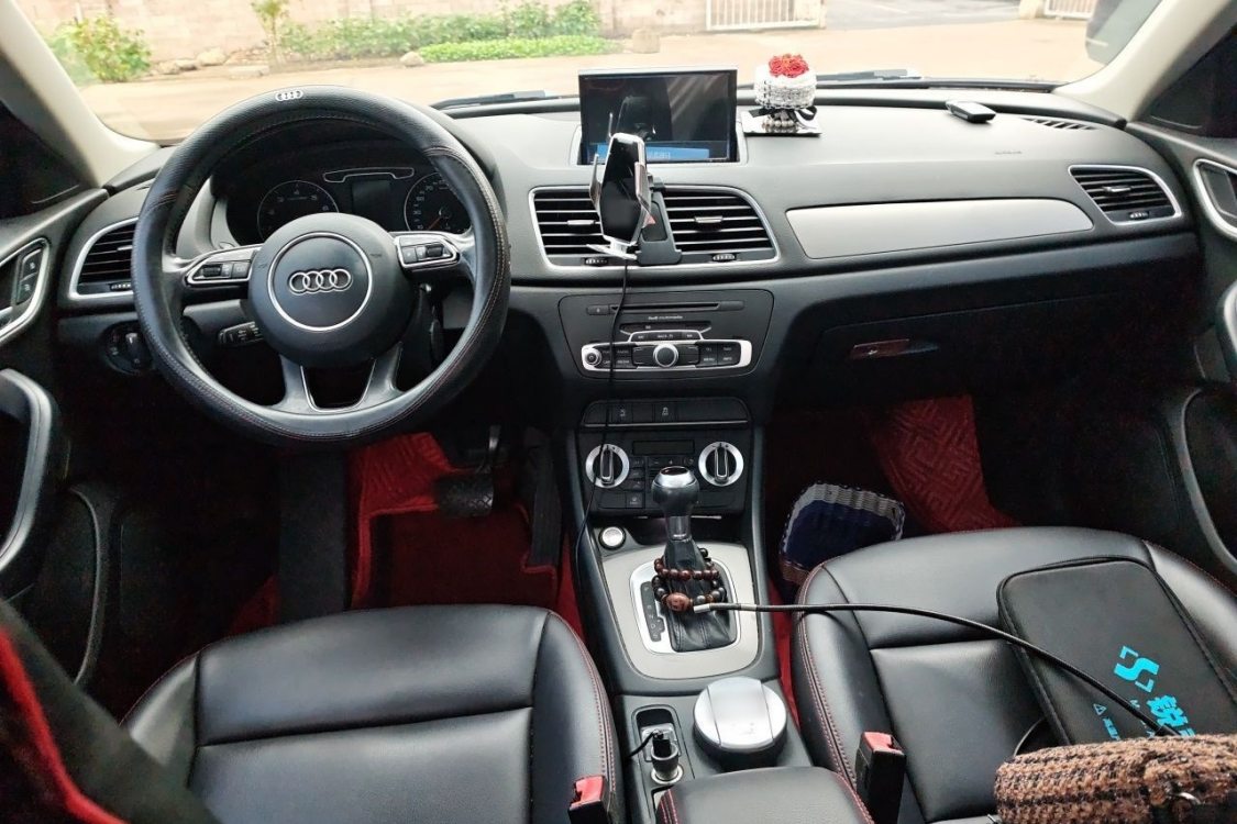 Audi Q3 2015 car image #21
