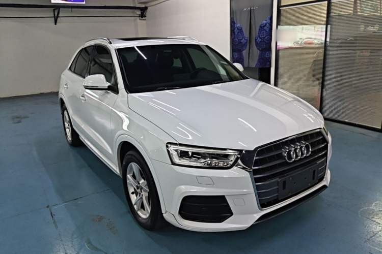 Audi Q3 2018 car image #6