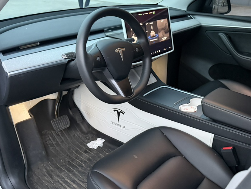 Tesla Model Y 2023 #2 Tesla Model Y 2023 car image #2