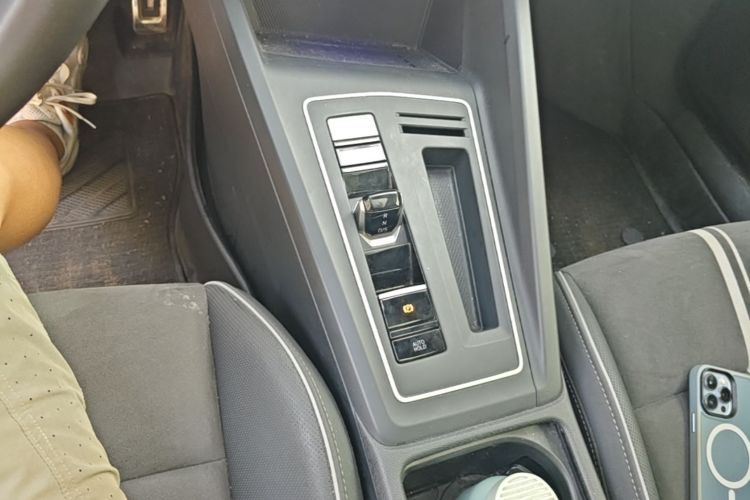 Volkswagen Golf 2024 car image #16