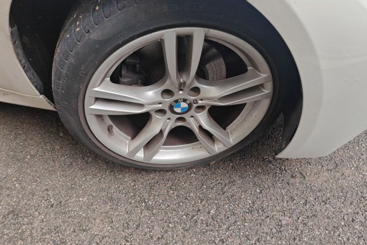 BMW 3 Series 2018 car image #9