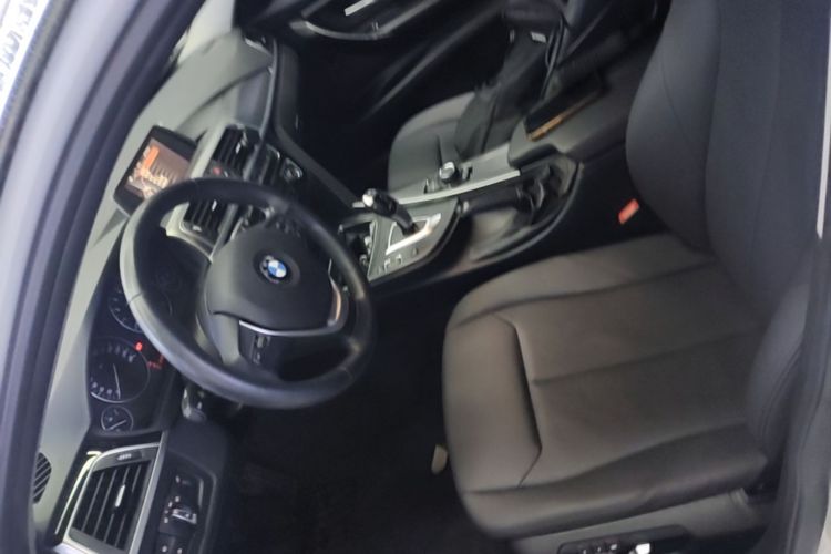 BMW 3 Series 2017 car image #15
