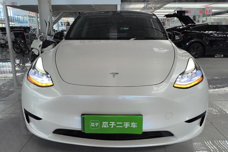 Tesla Model Y 2023 #3 Tesla Model Y 2023 car image #3