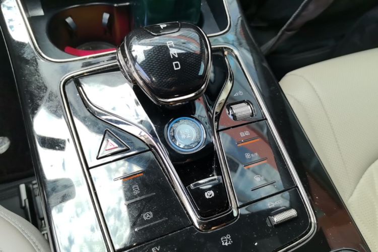 BYD Han 2024 car image #14