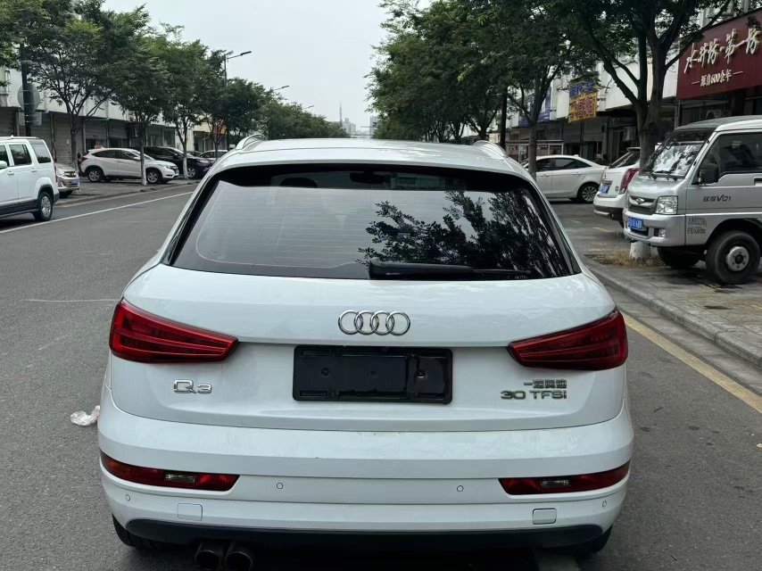 Audi Q3 2019 car image #8