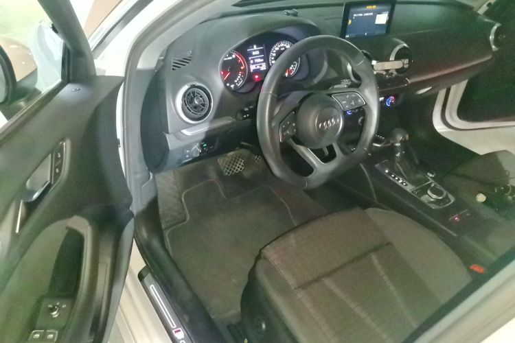 Audi A3 2017 car image #9