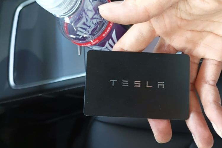 Tesla Model Y 2024 #9 Tesla Model Y 2024 car image #9